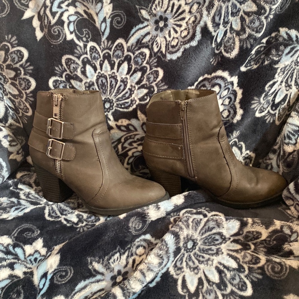 Cute brown boots
